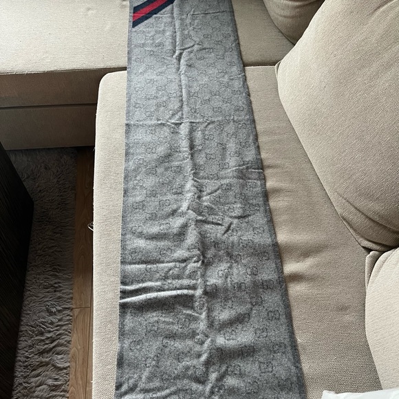 Gucci Scarf - Picture 3 of 3